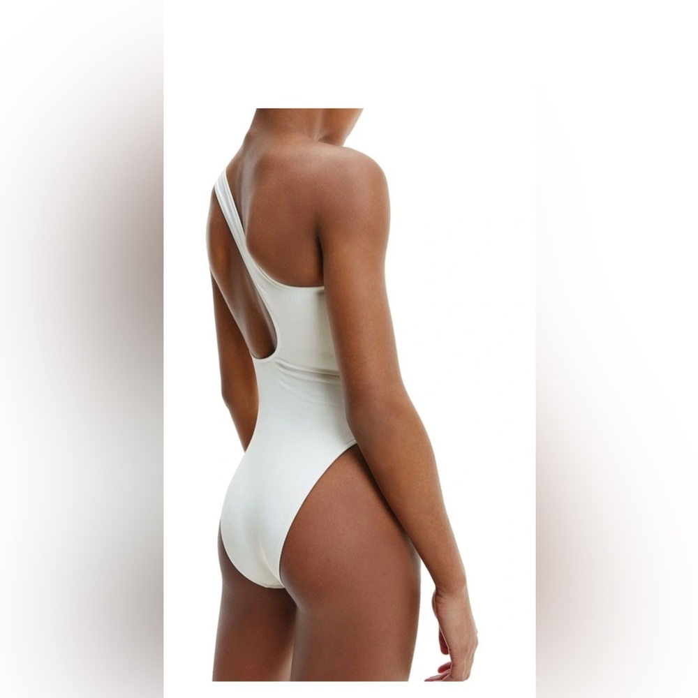 Host pick 🌟CALVIN KLEIN - Core Essentials One Shoulder One Piece Swimsuit - Picture 2 of 6